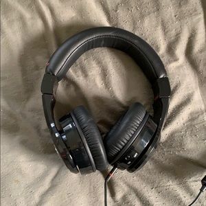 Boom phones Head phones